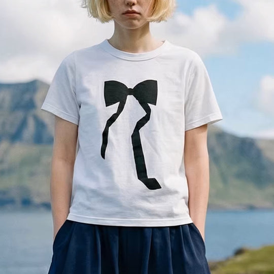 ほどける手前のリボン 白のコットンTシャツ《i0904》